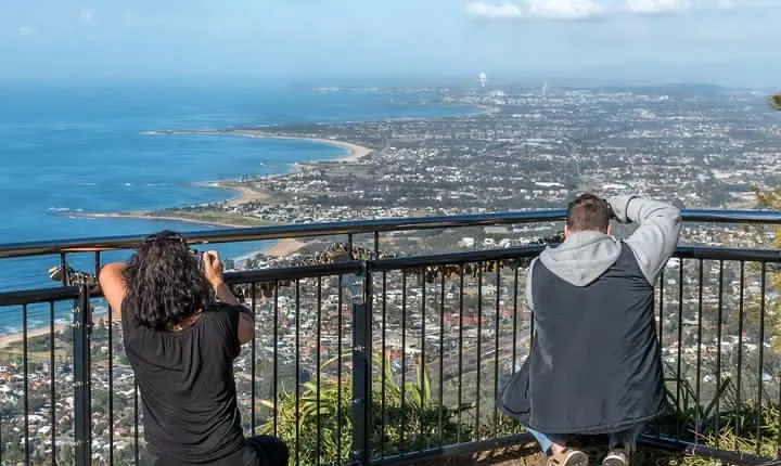 Sea Cliff Bridge, Kiama Blowhole, Beaches & Farmlands Small Group