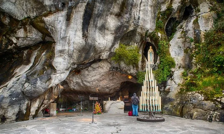 Lourdes Day Trip from Paris Sanctuaries and Visits Included