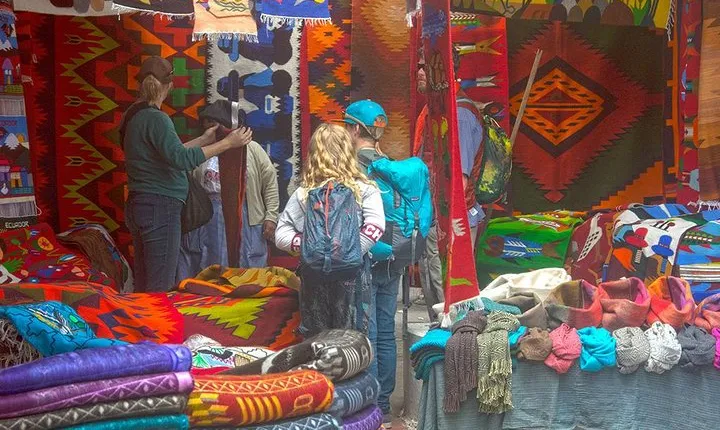 Full-Day Private Tour of Artisans North of Quito