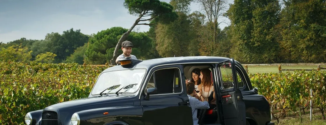 Wine tour and Saint-Emilion village aboard an English cab