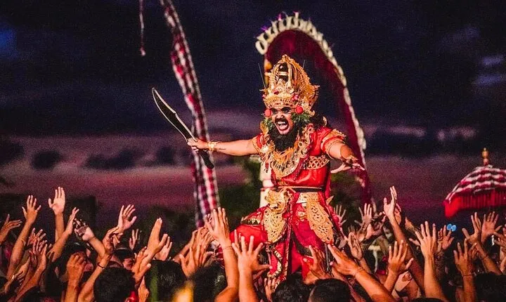 Private Tour to Uluwatu and Kecak Fire Dance and Jimbaran Bay