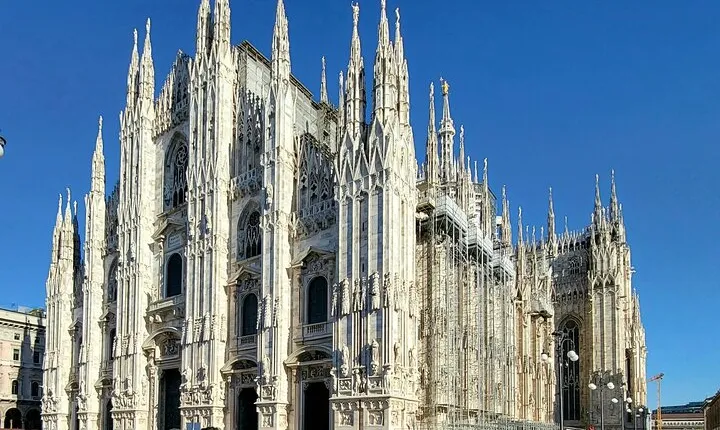 Cathedral & Skyline: Duomo di Milano Tour with Rooftop Access