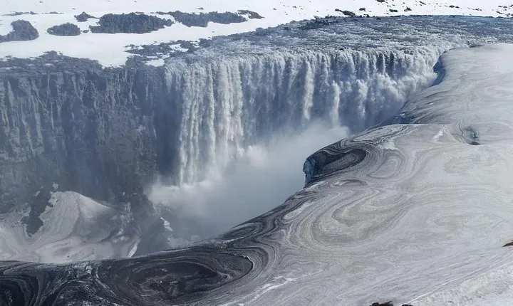 Arctic Fox Travel Dettifoss lake Mývatn winter private super jeep tour