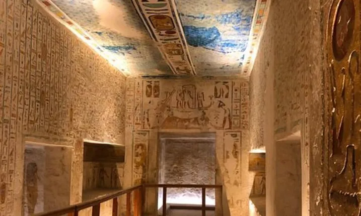 4 Days Nile Cruise Experience From Aswan to Luxor With Tours