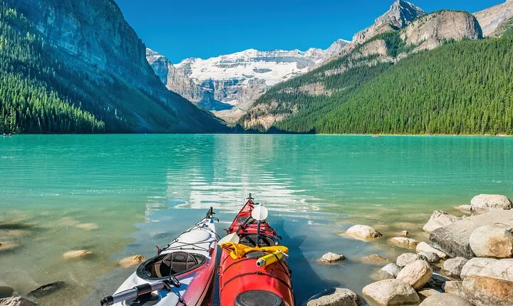 Shuttle from Canmore and Banff to Lake Louise Moraine Lake 1.5hrs