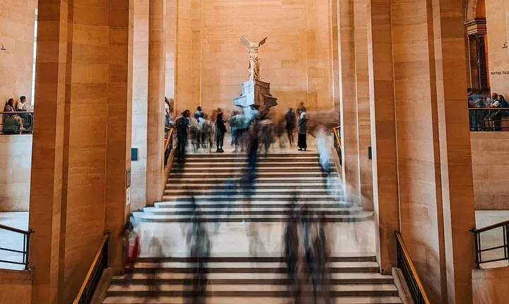 Iconic Private Tour of the Louvre with an Art Historian