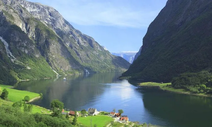 Private guided tour to Oslo - Nærøyfjord Cruise & Flåm Railway