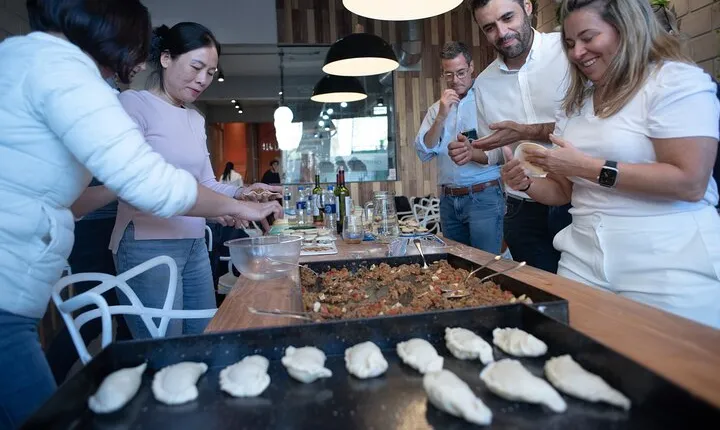 BA: Small Group Empanadas Cooking Class & Wine Tasting in Palermo