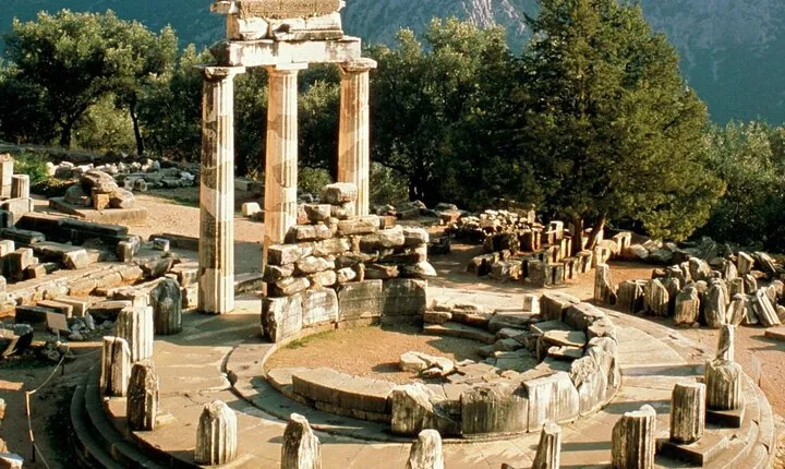 Private Day Trip in Delphi and Arachova from Athens