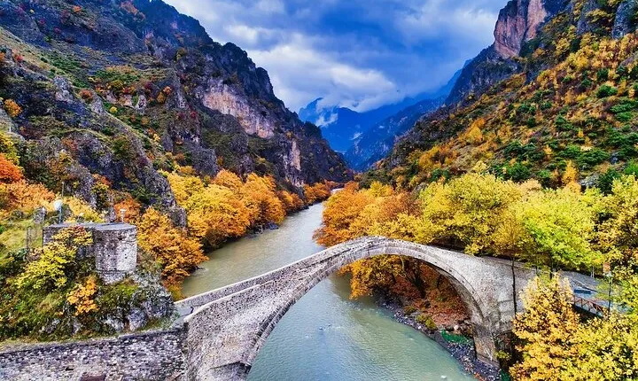 6-Day Private Tour of Olympia, Zagorochoria, Meteora, Delphi