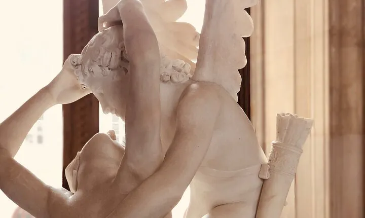 Epic Louvre - Skip the Line Private Tour of Highlights and more