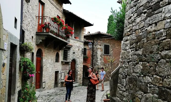 Villages of Chianti with lunch and tasting in Open Top Van