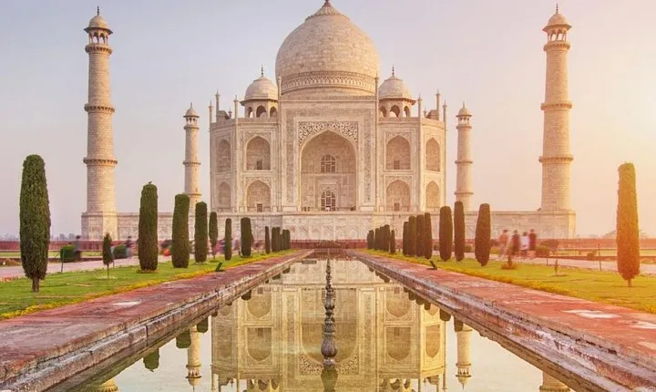 Private Taj Mahal Agra Overnight Tour from Delhi