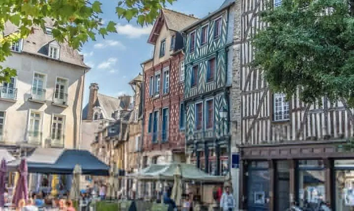 Private Transfer from Mont Saint-Michel to Rennes - Up to 7 People