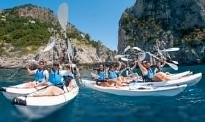 Kayak tour in Capri between caves and beaches