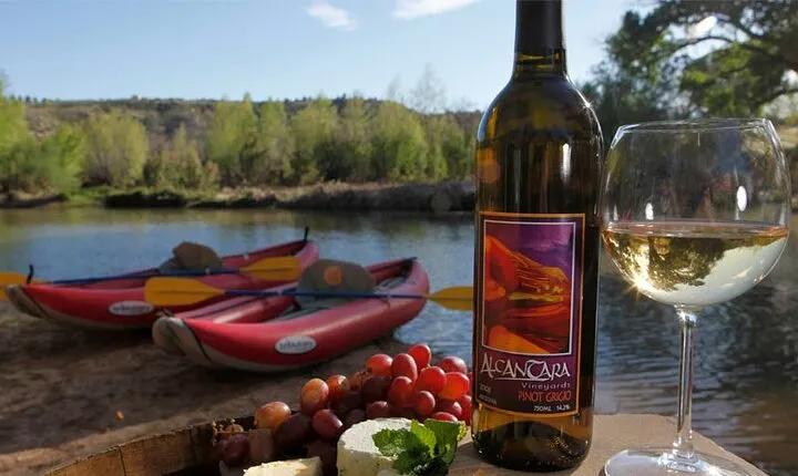 2 Hours Water to Wine Kayak Trip from Cottonwood