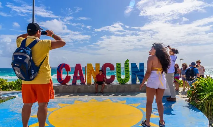 City Tour the best places in Cancún by van transportation