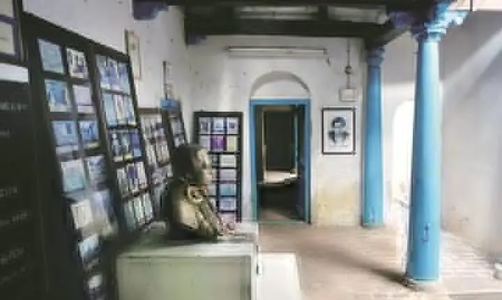 Explore Srinivasa Ramanujan House and Kumbakonam Temples with Lunch