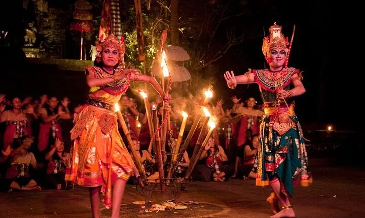 The mystical Uluwatu temple and the Kecak fire dance