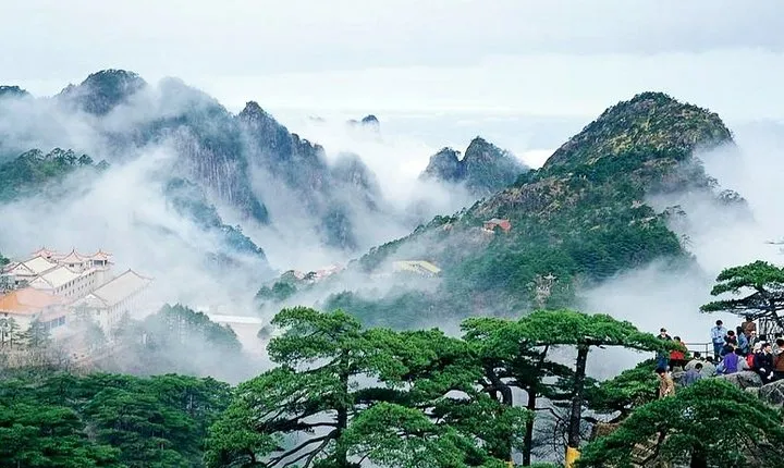 Huangshan Private Flexible Photography Tour with Multi-Day Options