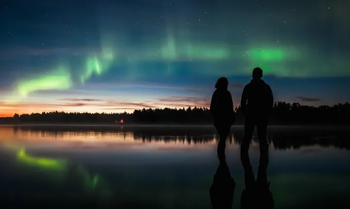 Autumn Aurora Borealis Picnic in Rovaniemi