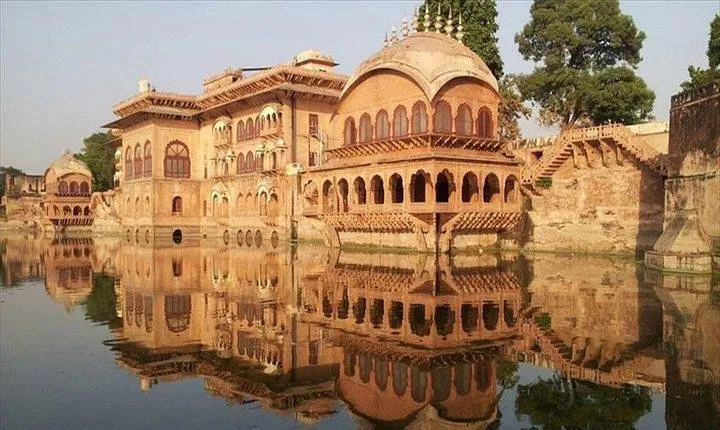 Full Day Fatehpur Sikri, Bharatpur and Deeg Palace Tour