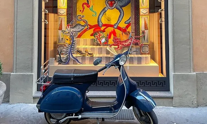 Vespa Tour in Rome with Nicolò