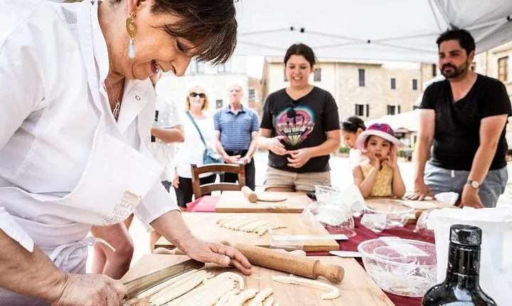 Cooking class at the farm in Tuscany