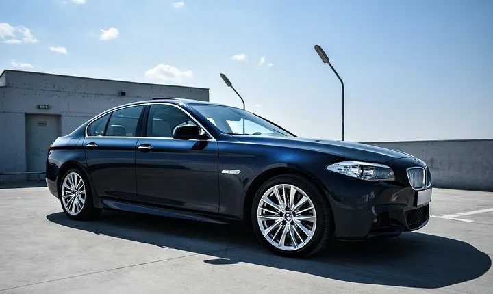 Private transfers between London Heathrow - London City Airports