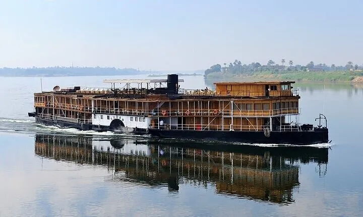 Luxor: Dinner on the River Nile with Belly Dancing