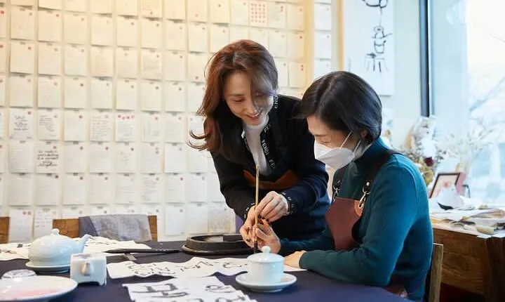Create a Korean Calligraphy Scroll with Jeongju in Insadong Seoul