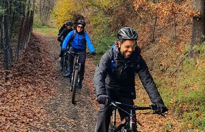 4-Hours E-Bike tour Around Bologna with food tasting