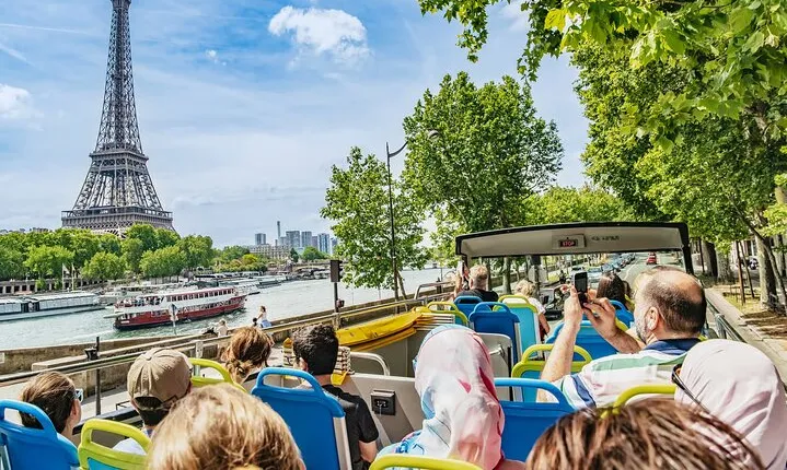 Paris: Full day city tour by bus and Seine River Cruise
