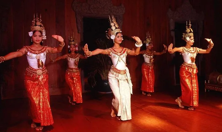 8 Days Private Guide Tour Phnom Penh to Battambang & Siem Reap