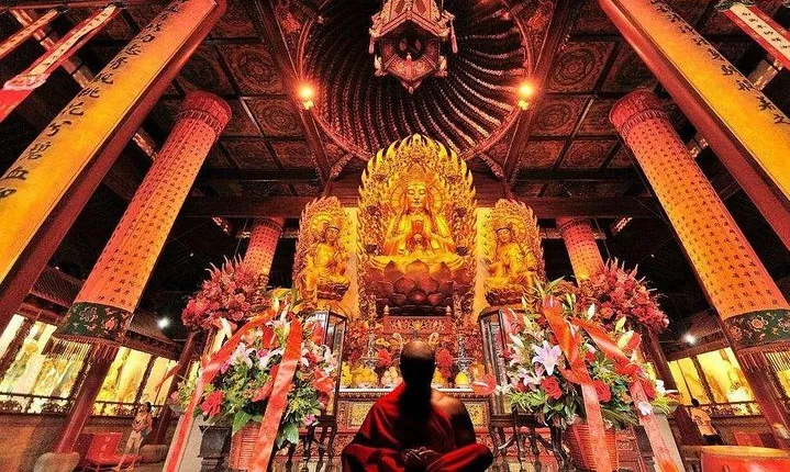 2-Hour Private Shanghai Longhua Temple Walking Tour
