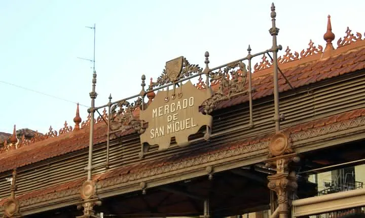 Private Walking Tour of the Center of Madrid and Retiro