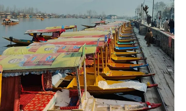 3 Days Kashmir Houseboat Tour in Srinagar