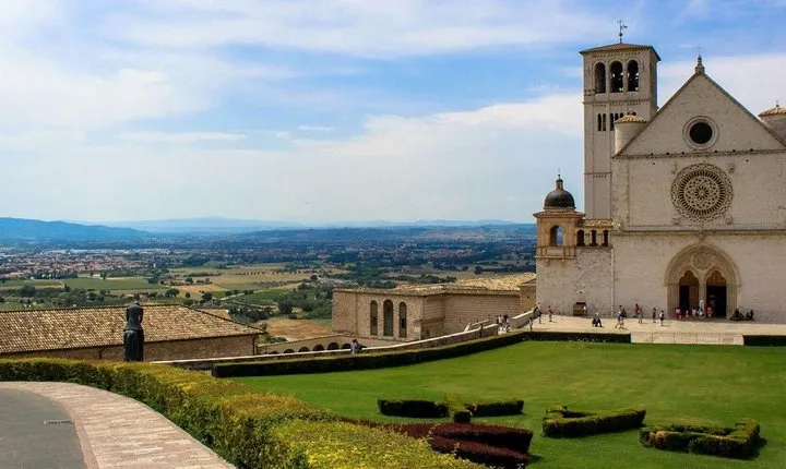 Day Trip: Pasta Cooking Class With Lunch & Assisi guided tour