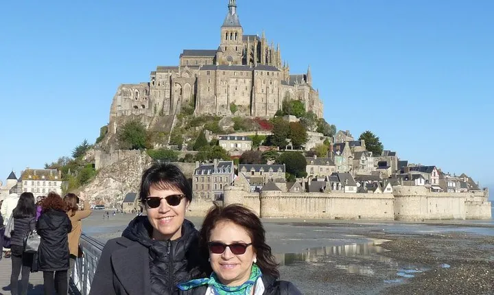 Day-trip with personal guide in Mont Saint-Michel from Paris with private car
