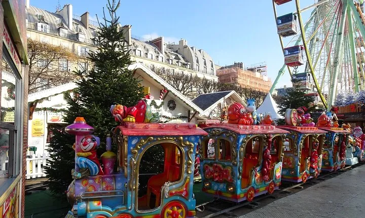 Christmas Flow Movie Locations Private Tour in Paris