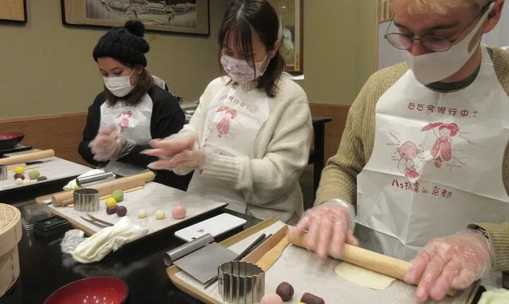 Kyoto: Arashiyama Highlights with Wgashi Making Workshop