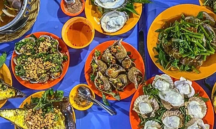 Saigon Foodie Night - Motorbike Tour