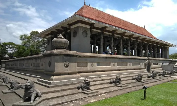 Private City tour in Colombo By tuk tuks or Cars