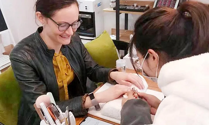 1.5-Hour VIP Manicure Experience in Chengdu Panda Style