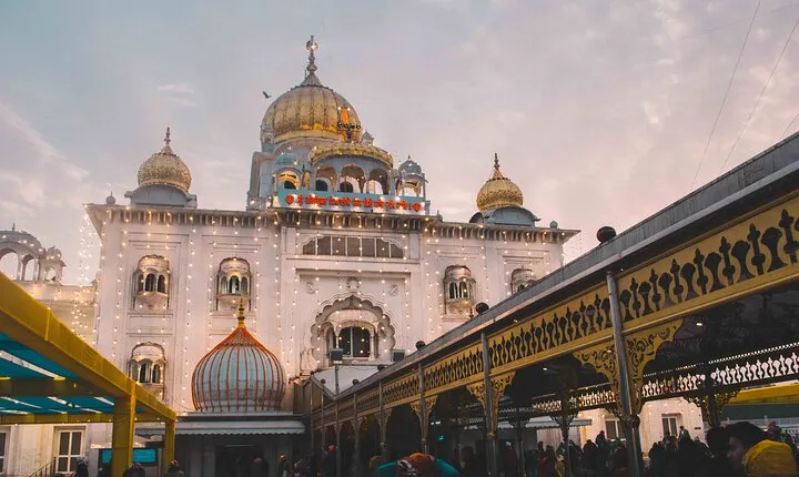 Delhi Iconic Landmarks: Full-Day Guided Tour with Private Car