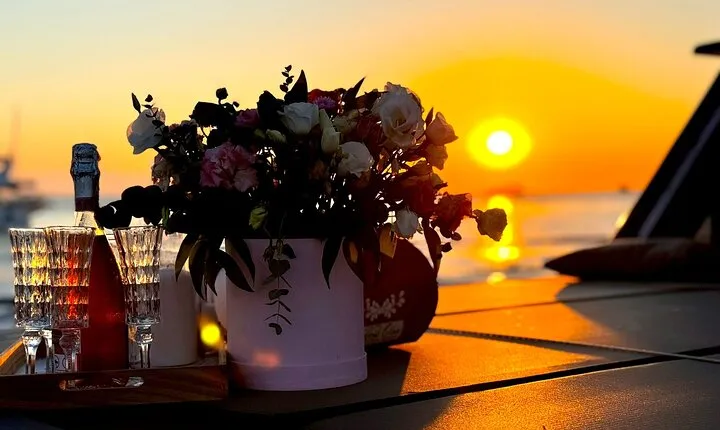 6 Hour's Sunset Boat Tour with Dinner in Side
