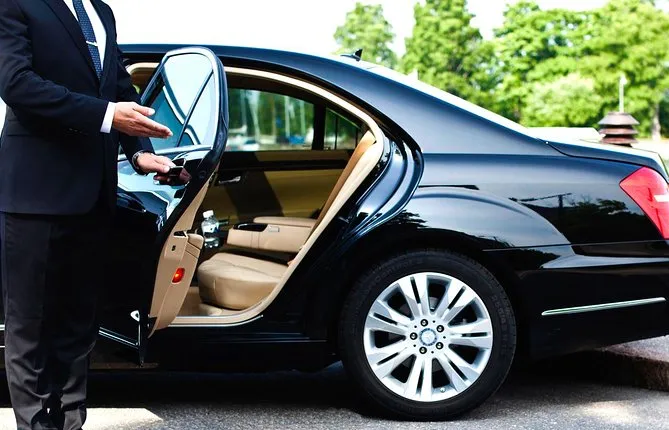 Private Airport Transfer from Hotel to Paphos Airport in a 6-seater taxi