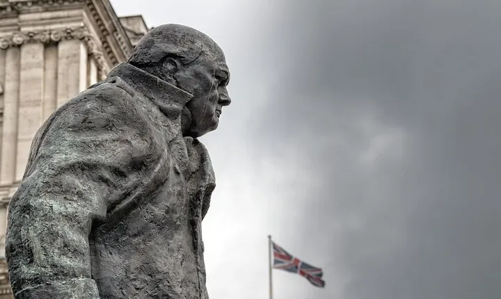 WW2 London Walking Tour & Churchill War Rooms Entrance Ticket
