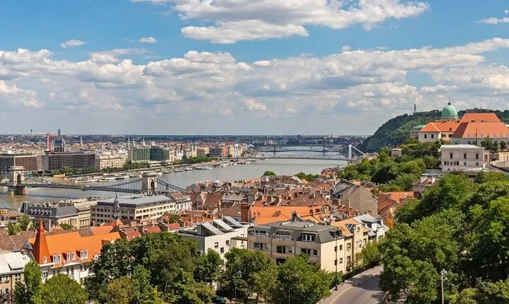 A Day in Budapest: Private Tour with Tickets Included