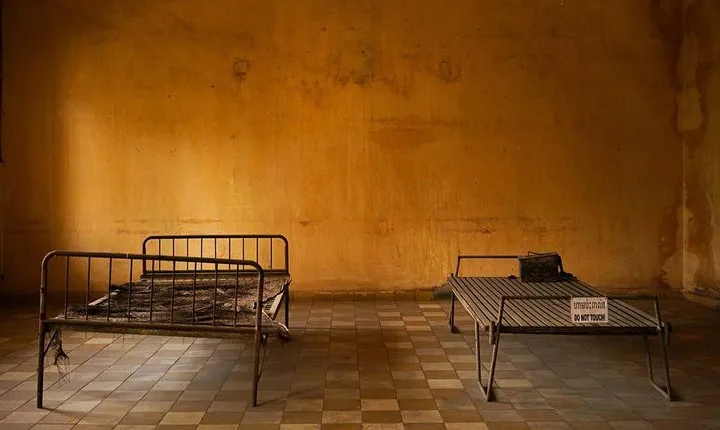 Phnom Penh Small Group Tour of Remembrance